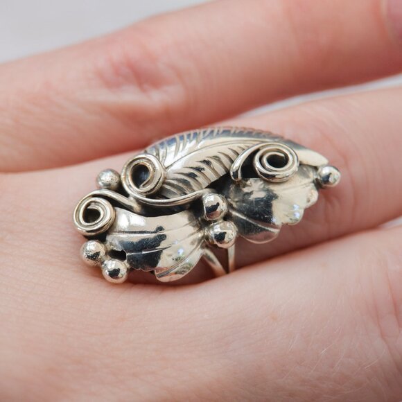 Signed H.Y. Sterling Feather/Scroll Ring, Navajo-Style, Size 5.75 (25mm) - Picture 9 of 13